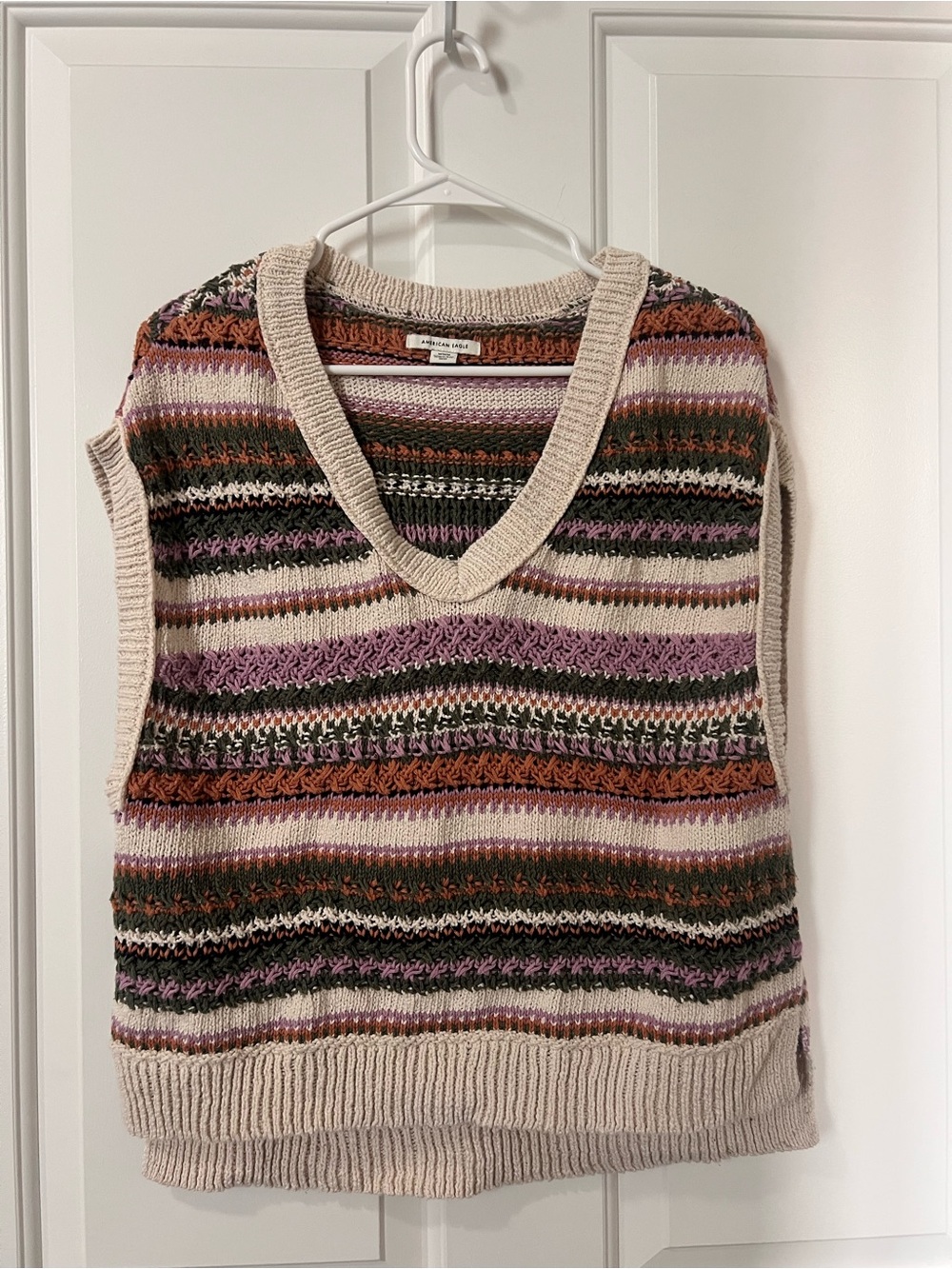American Eagle Outfitters Striped V‑Neck Sweater Vest in Cream, Olive & Rust